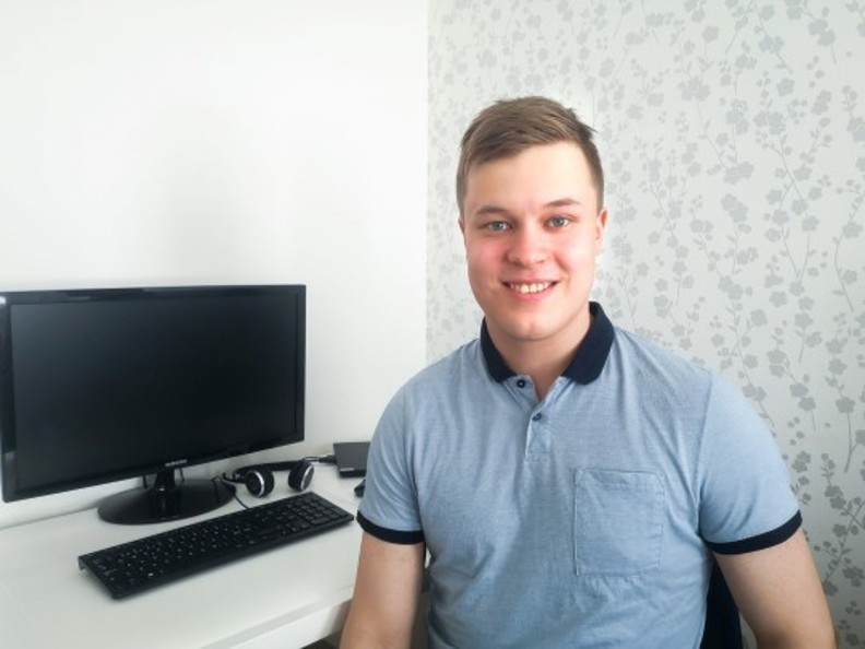 Roope Tuupanen työskentelee kesän ajan pääomamarkkinoiden back officessa. Roope odottaa, että pääsee kesätöissä hyödyntämään koulussa opittuja asioita ja tutustumaan häntä kiinnostaviin asioihin.